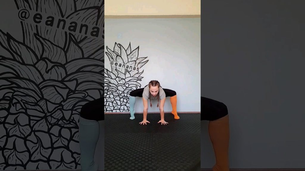 Do these exercises 3×30sec #middlesplit #stretchingsplits #tips #yoga #gymnastics #flexibility
