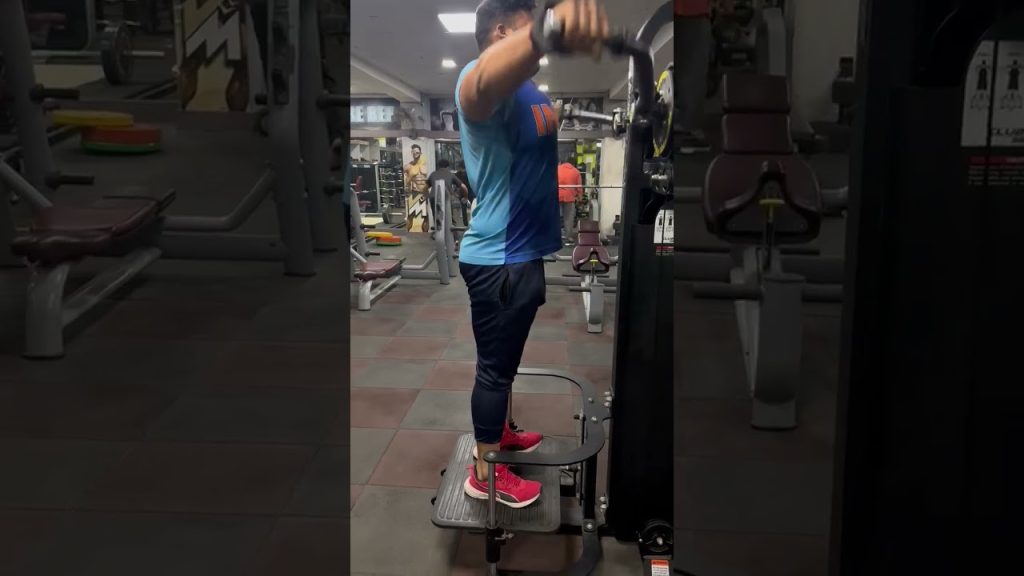 shoulder machine latrel raise#motivation #bodybuilding #gym #fitness #crossfire #nutrition #injured