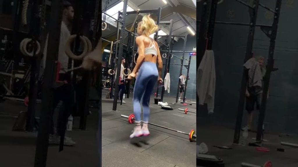 Speedy doubles anyone?  #skipping #doubleunders #doubleunder #crossfit #gym