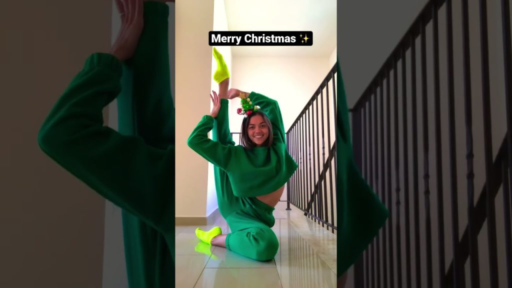Gymnastics exercises / Merry Christmas / Lera the gymnast #shorts #gymnast #merrychristmas