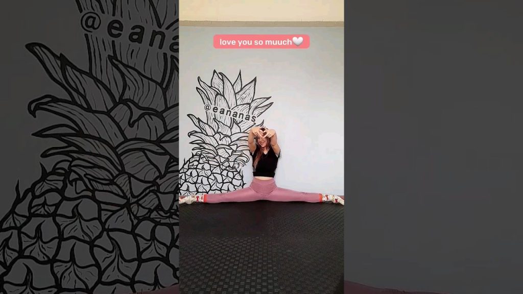 EASY Middle Split Tutorial  #stretching #workout #shorts #gymnastics #split