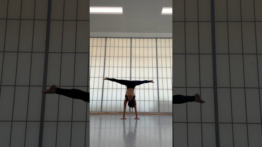 Handstand Press Challenge #presshandstand #gymnast #bodyweight #yogateacher #yogi