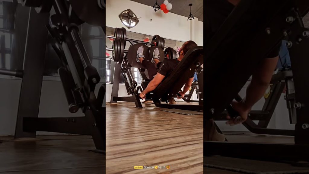 Bodybuilder  #motivation #lifestyle #personaltrainer #hardwork #protein #music #shoulderexercise