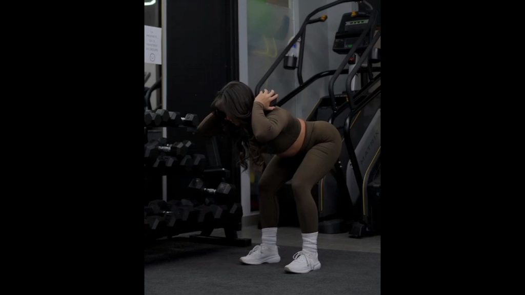 Gym Girl Glute Bridge Workout  #crossfit #model #fitness #gymlover #legsday #glutes #legsday