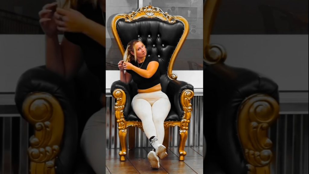 A Queen Fitness Model  #fitness #crossfit #model #curvy #gymlover #curvy #legsday #glutes #queens